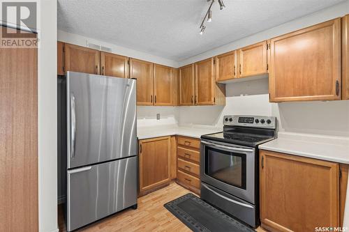 146 Weyakwin Drive, Saskatoon, SK - Indoor Photo Showing Kitchen