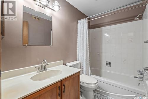 146 Weyakwin Drive, Saskatoon, SK - Indoor Photo Showing Bathroom