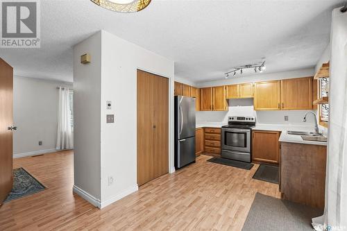 146 Weyakwin Drive, Saskatoon, SK - Indoor Photo Showing Kitchen