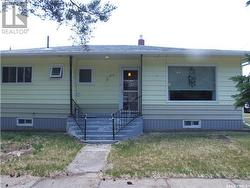 311 3rd AVENUE E  Leader, SK S0N 1H0