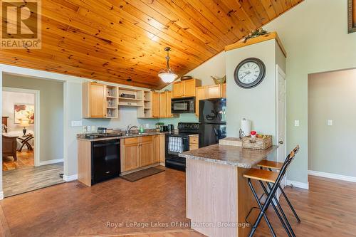 2825 Ib & O Rail Trail, Highlands East, ON - Indoor Photo Showing Other Room