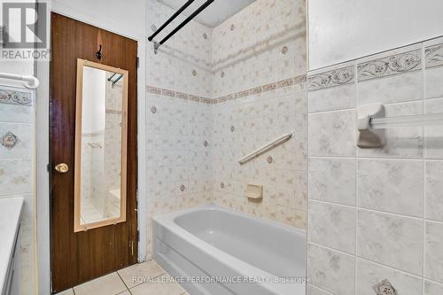 882 Balsam Drive, Ottawa, ON - Indoor Photo Showing Bathroom