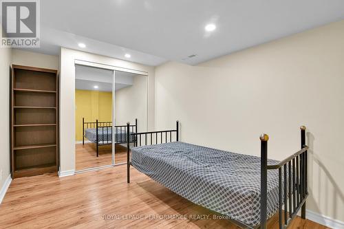 882 Balsam Drive, Ottawa, ON - Indoor Photo Showing Bedroom