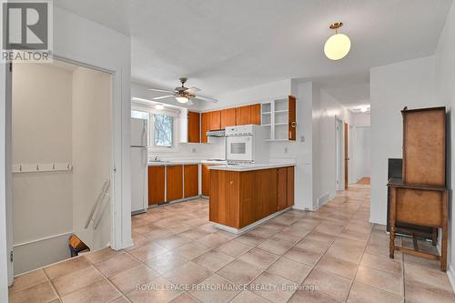 882 Balsam Drive, Ottawa, ON - Indoor Photo Showing Kitchen