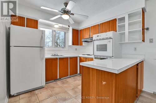 882 Balsam Drive, Ottawa, ON - Indoor Photo Showing Kitchen