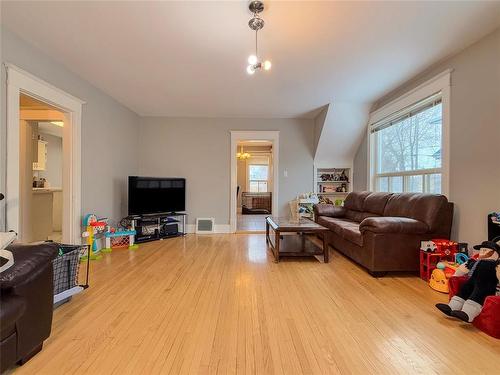 317 Dennis Street, Brandon, MB - Indoor Photo Showing Living Room