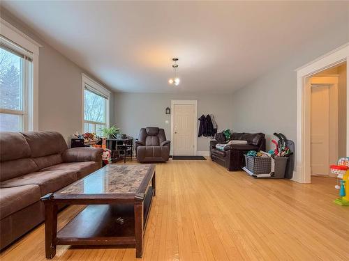 317 Dennis Street, Brandon, MB - Indoor Photo Showing Living Room