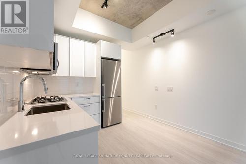 714 - 195 Mccaul Street, Toronto, ON - Indoor Photo Showing Kitchen With Upgraded Kitchen