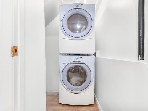 Salle de lavage - 233 Rue Autumn, Dollard-Des-Ormeaux, QC - Indoor Photo Showing Laundry Room