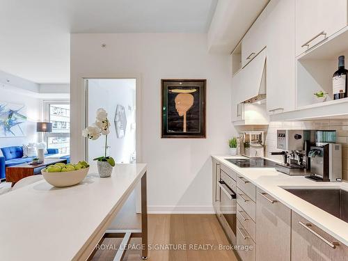 324-30 Nelson St, Toronto, ON - Indoor Photo Showing Kitchen