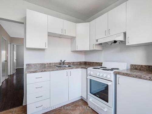 172 Sheridan Ave, Toronto, ON - Indoor Photo Showing Kitchen