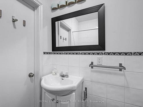 172 Sheridan Ave, Toronto, ON - Indoor Photo Showing Bathroom