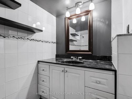 172 Sheridan Ave, Toronto, ON - Indoor Photo Showing Bathroom