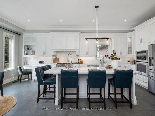 52 Grayfield Dr, Whitchurch-Stouffville, ON - Indoor Photo Showing Kitchen With Upgraded Kitchen