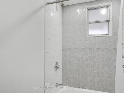 2B-110 1/2 Westminster Ave, Toronto, ON -  Photo Showing Bathroom