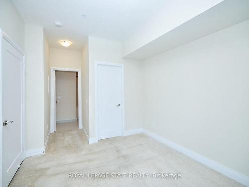 347-16 Concord Pl, Grimsby, ON - Indoor Photo Showing Other Room