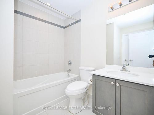 347-16 Concord Pl, Grimsby, ON - Indoor Photo Showing Bathroom