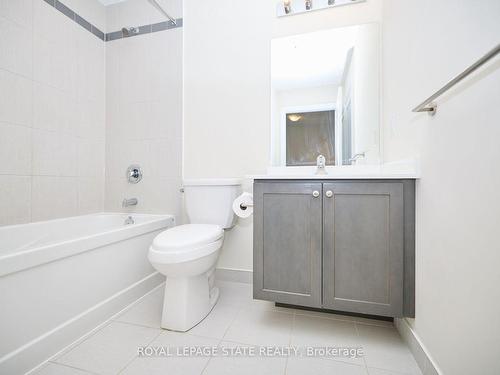 347-16 Concord Pl, Grimsby, ON - Indoor Photo Showing Bathroom