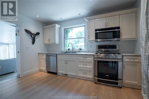 9525 River Line, Chatham, ON - Indoor Photo Showing Kitchen