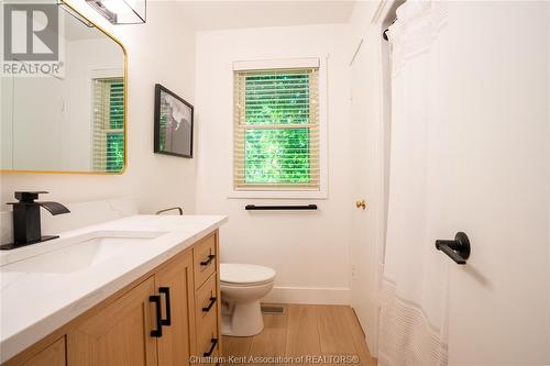 9525 River Line, Chatham, ON - Indoor Photo Showing Bathroom