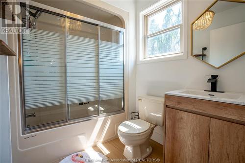 9525 River Line, Chatham, ON - Indoor Photo Showing Bathroom