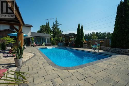 9525 River Line, Chatham, ON - Outdoor With In Ground Pool