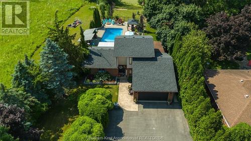 9525 River Line, Chatham, ON - Outdoor With In Ground Pool