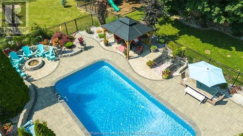 9525 River Line, Chatham, ON - Outdoor With In Ground Pool