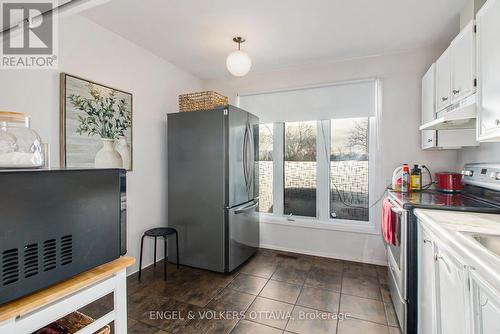 17 - 3301 Mccarthy Street, Ottawa, ON - Indoor Photo Showing Kitchen