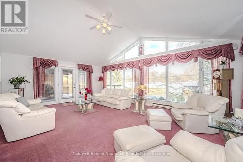 104 Dumbarton Street, Guelph (Waverley), ON - Indoor Photo Showing Living Room