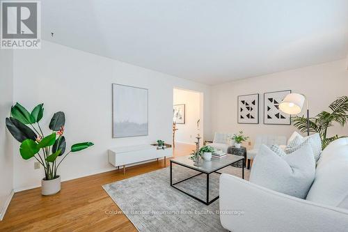 36 Devere Drive, Guelph (College), ON - Indoor Photo Showing Living Room