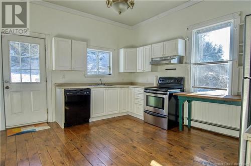 80-82 Bridge Street, Saint John, NB - Indoor Photo Showing Kitchen