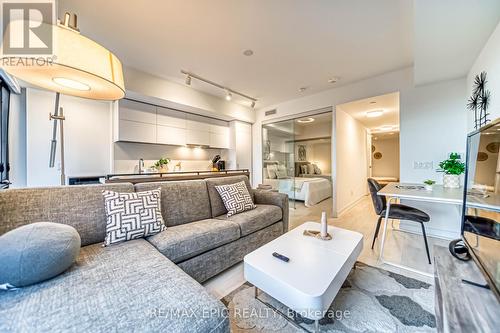 2308 - 188 Cumberland Street, Toronto, ON - Indoor Photo Showing Living Room