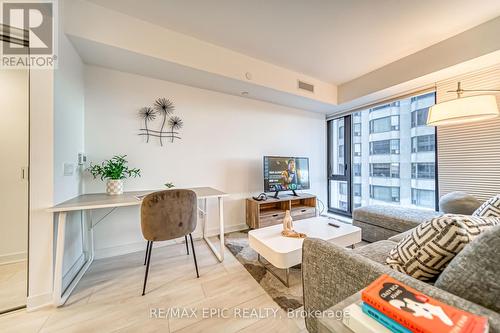 2308 - 188 Cumberland Street, Toronto, ON - Indoor Photo Showing Living Room