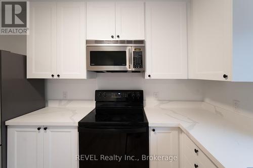 1 - 718 Ontario Road, Welland (773 - Lincoln/Crowland), ON - Indoor Photo Showing Kitchen