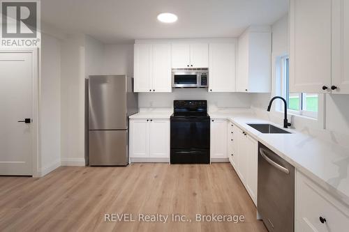 1 - 718 Ontario Road, Welland (773 - Lincoln/Crowland), ON - Indoor Photo Showing Kitchen With Stainless Steel Kitchen