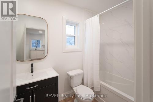 1 - 718 Ontario Road, Welland (773 - Lincoln/Crowland), ON - Indoor Photo Showing Bathroom