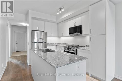 302 - 17 Spooner Crescent, Collingwood, ON - Indoor Photo Showing Kitchen With Upgraded Kitchen