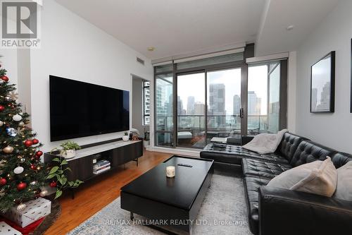 2201 - 285 Mutual Street, Toronto, ON - Indoor Photo Showing Living Room