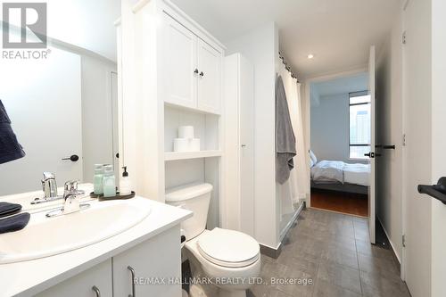 2201 - 285 Mutual Street, Toronto, ON - Indoor Photo Showing Bathroom