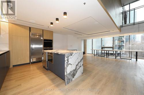 2201 - 285 Mutual Street, Toronto, ON - Indoor Photo Showing Kitchen