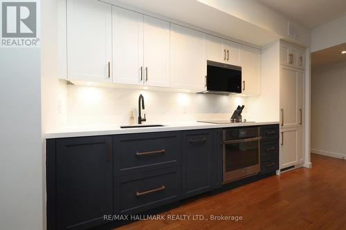 2201 - 285 Mutual Street, Toronto, ON - Indoor Photo Showing Kitchen