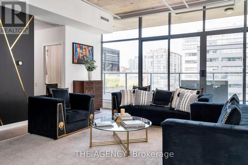 Ph01 - 650 King Street W, Toronto, ON - Indoor Photo Showing Living Room