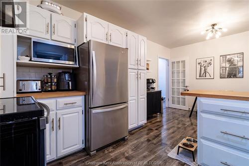 116 Churchill Street, Chatham, ON - Indoor Photo Showing Kitchen