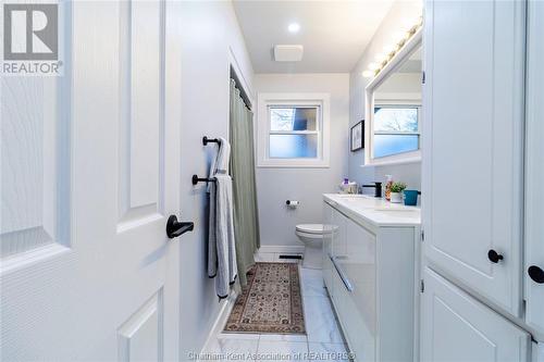 116 Churchill Street, Chatham, ON - Indoor Photo Showing Bathroom