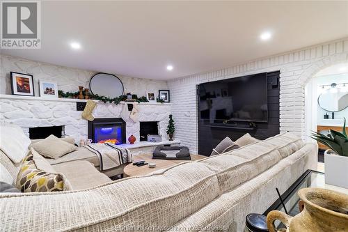 116 Churchill Street, Chatham, ON - Indoor Photo Showing Living Room With Fireplace