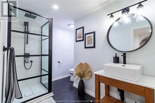 116 Churchill Street, Chatham, ON - Indoor Photo Showing Bathroom