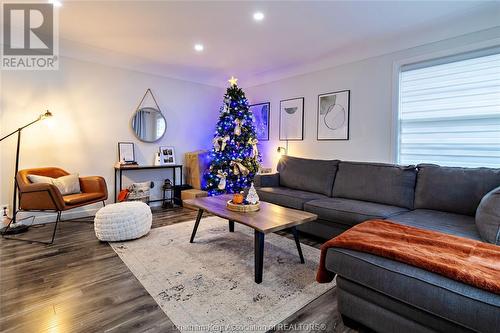 116 Churchill Street, Chatham, ON - Indoor Photo Showing Living Room