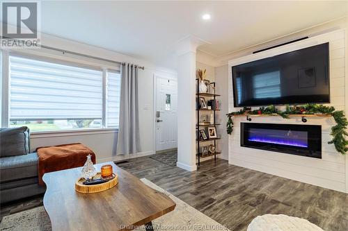 116 Churchill Street, Chatham, ON - Indoor Photo Showing Living Room With Fireplace