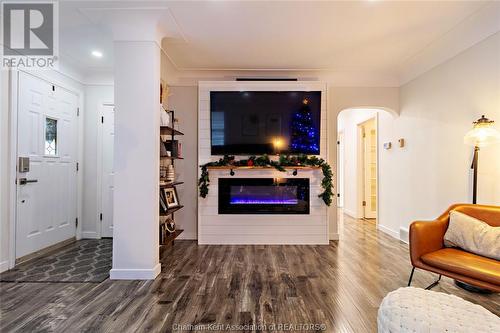 116 Churchill Street, Chatham, ON - Indoor Photo Showing Living Room